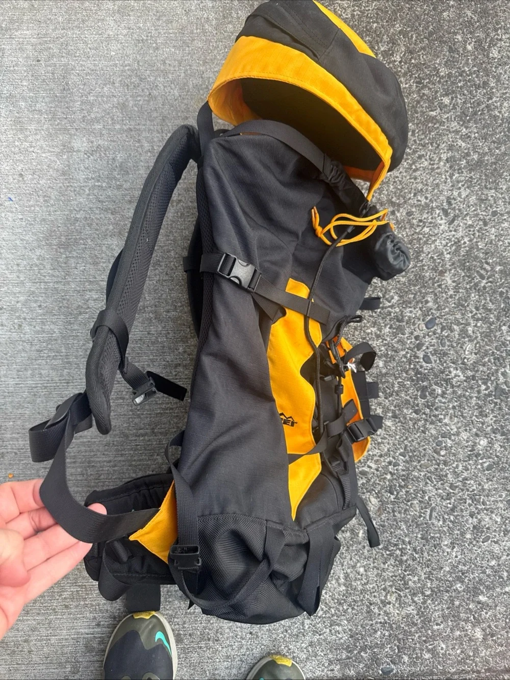 REI Black/Yellow Hiking Camping Day Trip Backpack Pack-Nice